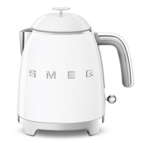 Smeg KLF05WHEU, mini rychlovarná konvice, 0,8 l / 3 šálky, 1400 W, styl 50. let, bílá